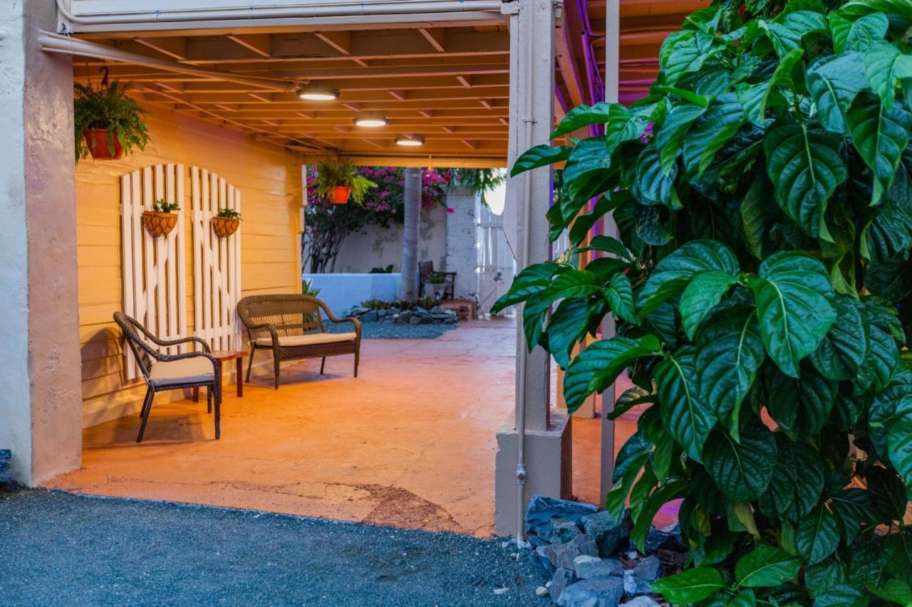 Hotel Victoria House Frederiksted Exterior foto